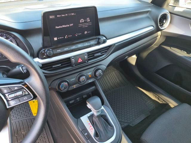 2023 Kia Forte LXS photo 4