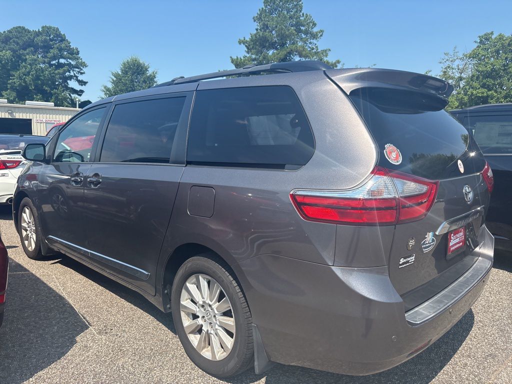 2015 Toyota Sienna Limited photo 7