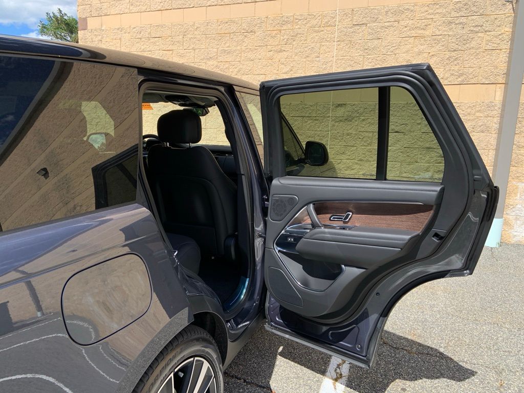 2025 Land Rover Range Rover SE photo 13