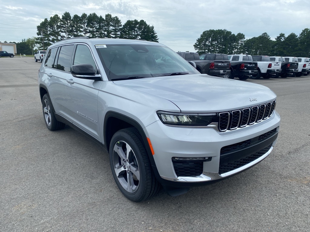2025 Jeep Grand Cherokee Limited photo 3