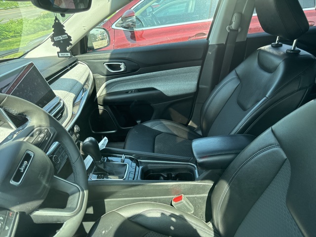2022 Jeep Compass Latitude photo 4