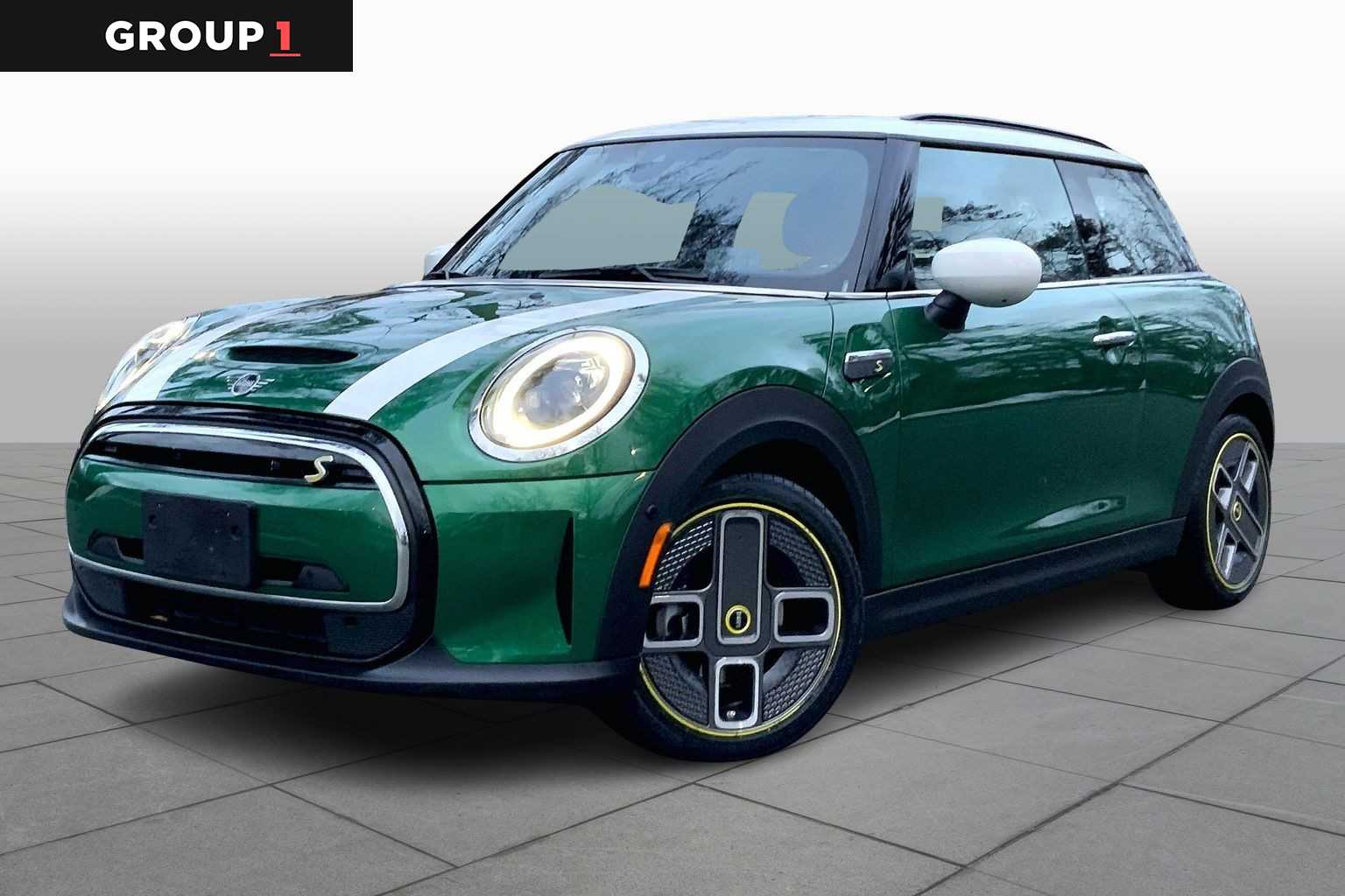 2024 MINI Hardtop 2 Door SE's photo