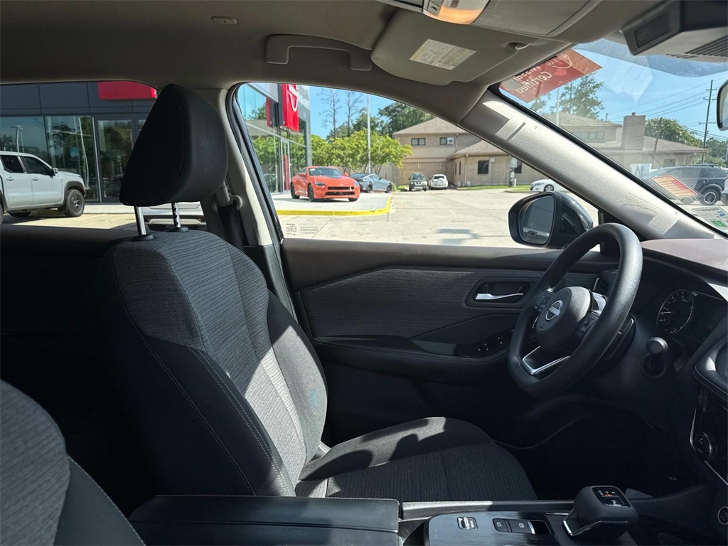 2023 Nissan Rogue SV photo 9