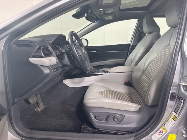 2019 Toyota Camry Hybrid SE photo 11
