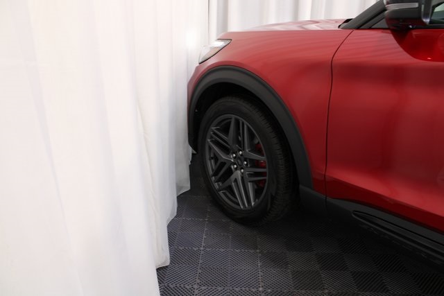 2025 Ford Explorer ST photo 18