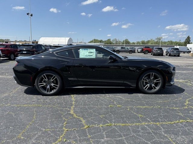 2025 Ford Mustang EcoBoost Premium photo 4
