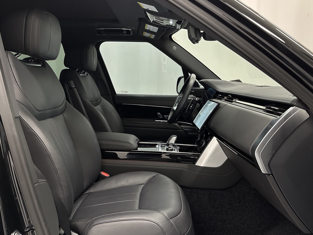 2023 Land Rover Range Rover SE photo 17