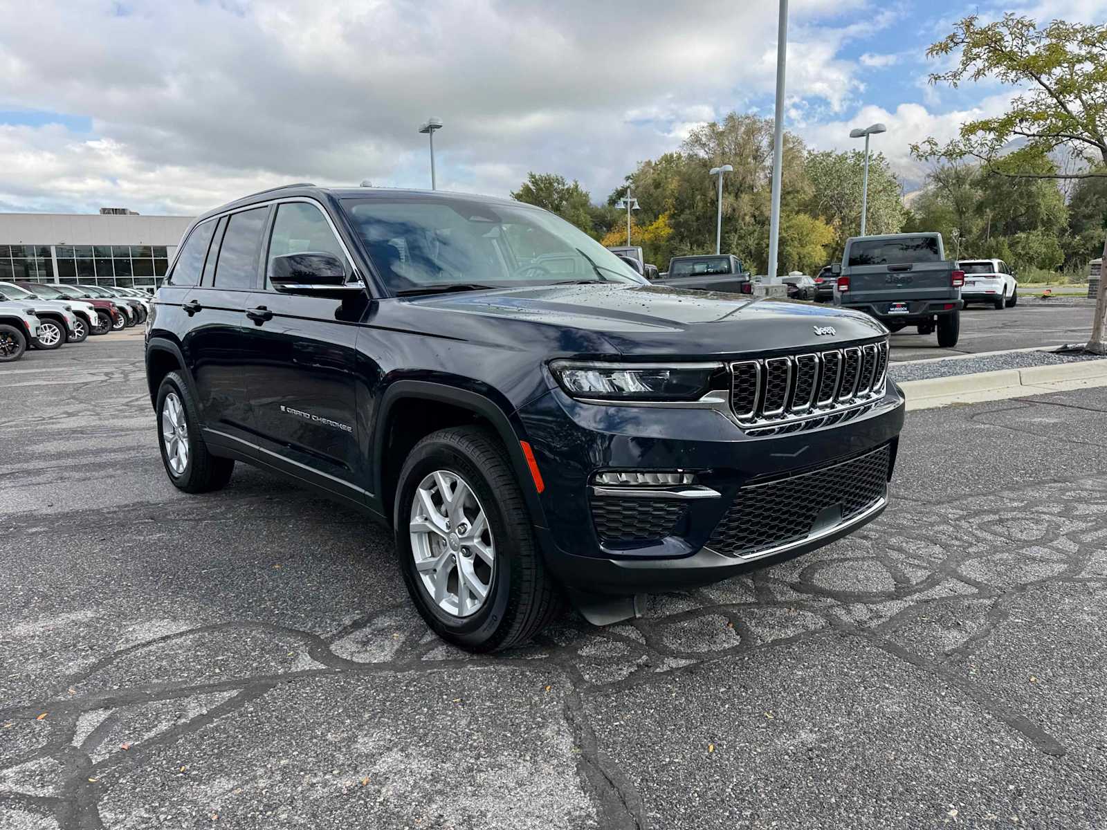 2024 Jeep Grand Cherokee Limited photo 4