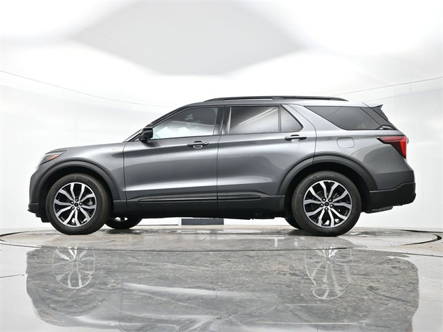 2025 Ford Explorer ST-Line photo 30