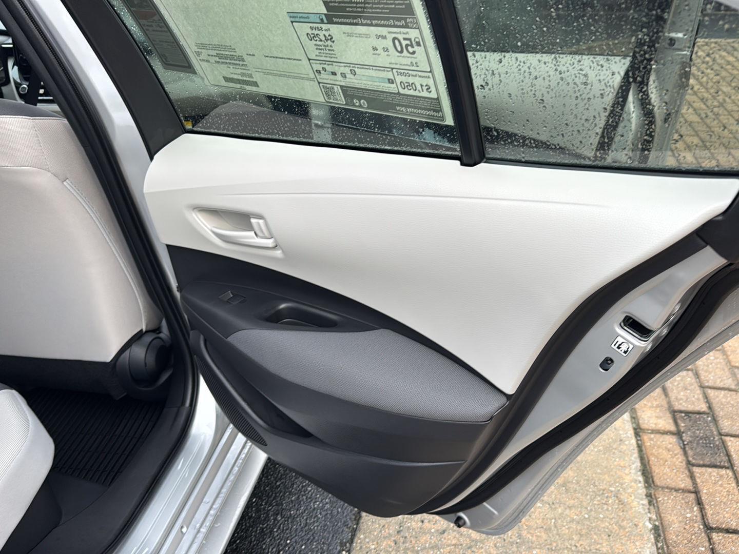 2025 Toyota Corolla Hybrid LE photo 13