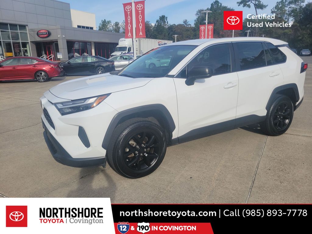 2023 Toyota RAV4 LE's photo