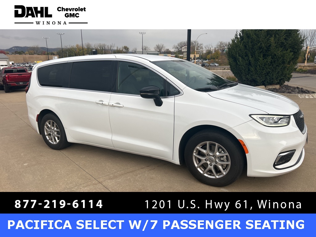 2025 Chrysler Pacifica Select's photo