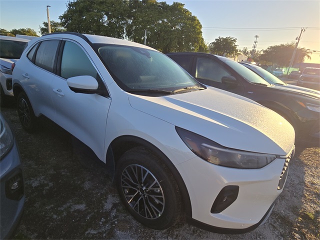 2025 Ford Escape Plug-In Hybrid photo 2