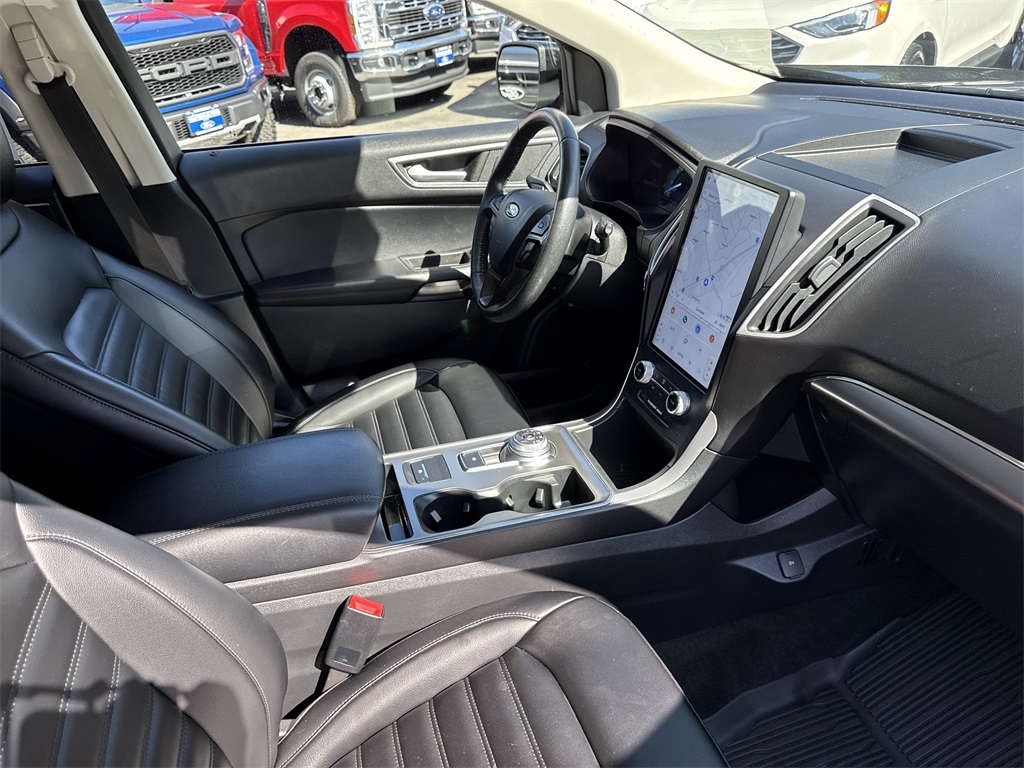2022 Ford Edge SEL photo 26