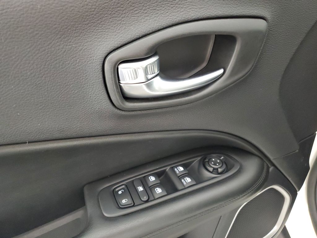 2021 Jeep Compass Altitude photo 25