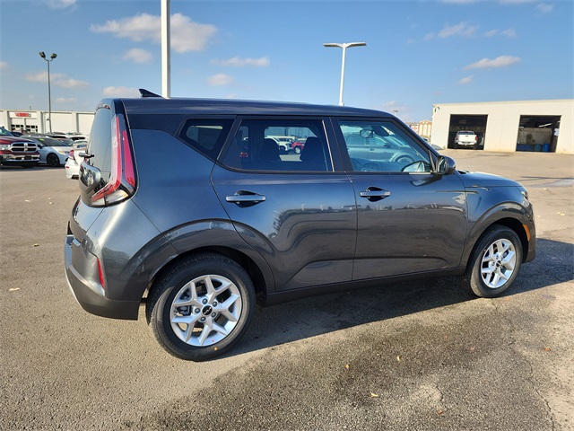 2025 Kia Soul LX photo 2