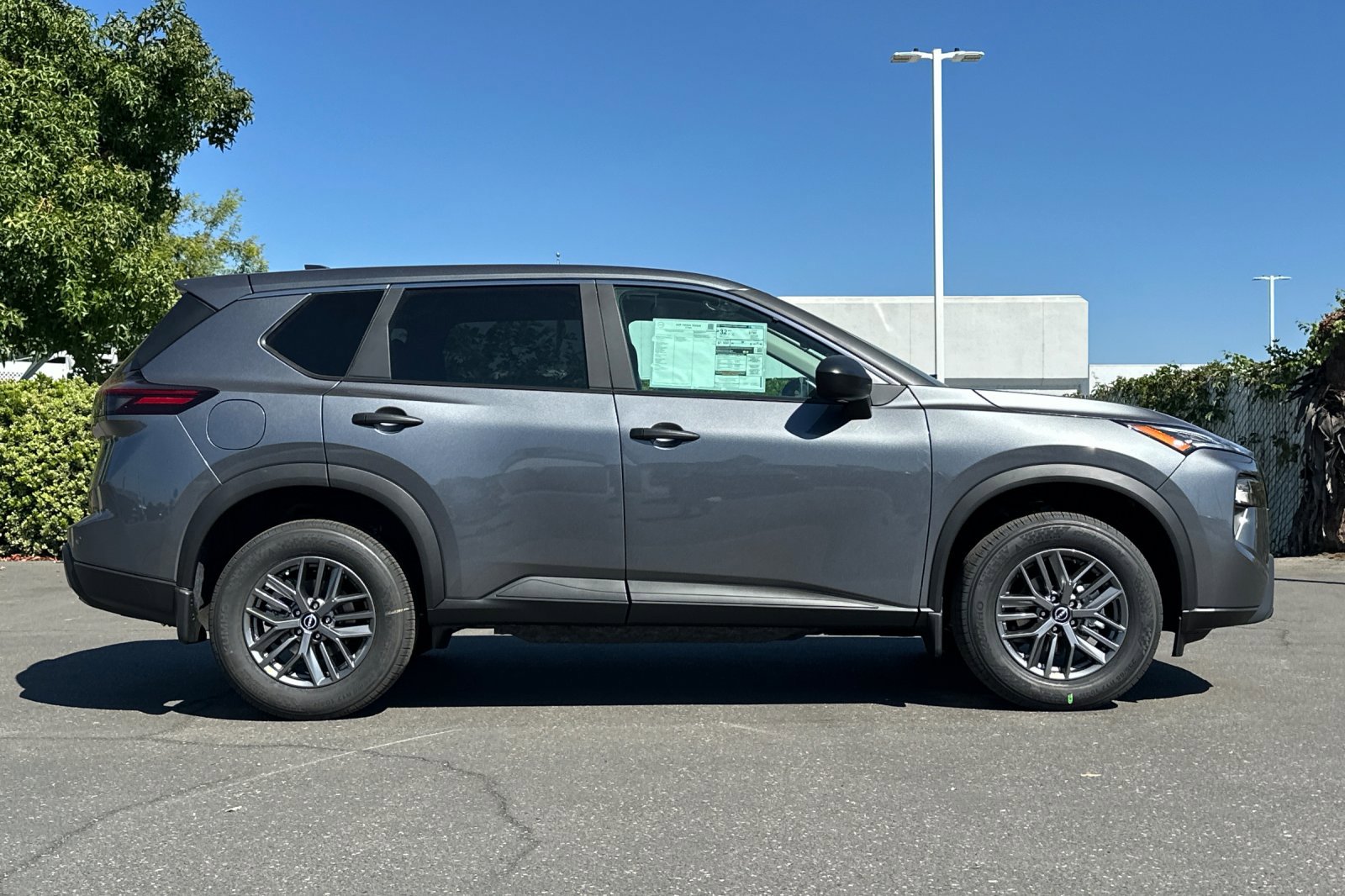 2026 Nissan Rogue S photo 3