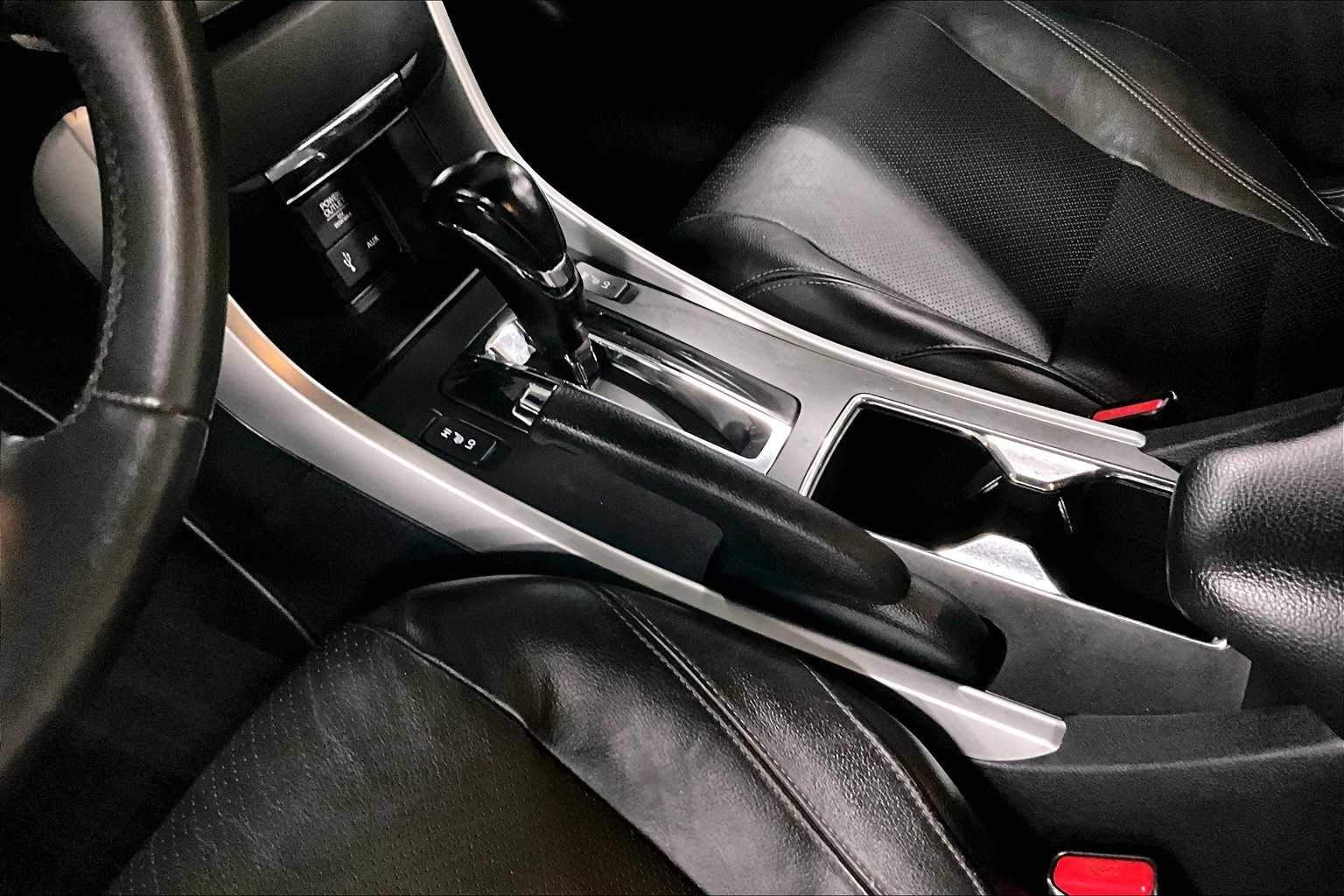 2015 Honda Accord EX-L photo 16