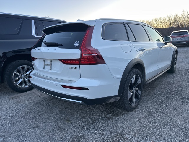 2023 Volvo V60 Cross Country B5 Plus photo 4