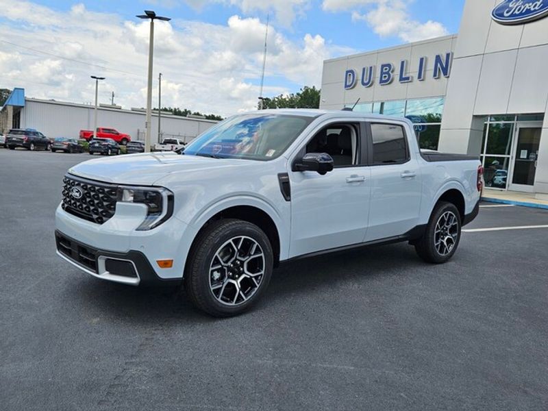 2025 Ford Maverick Lariat photo 2