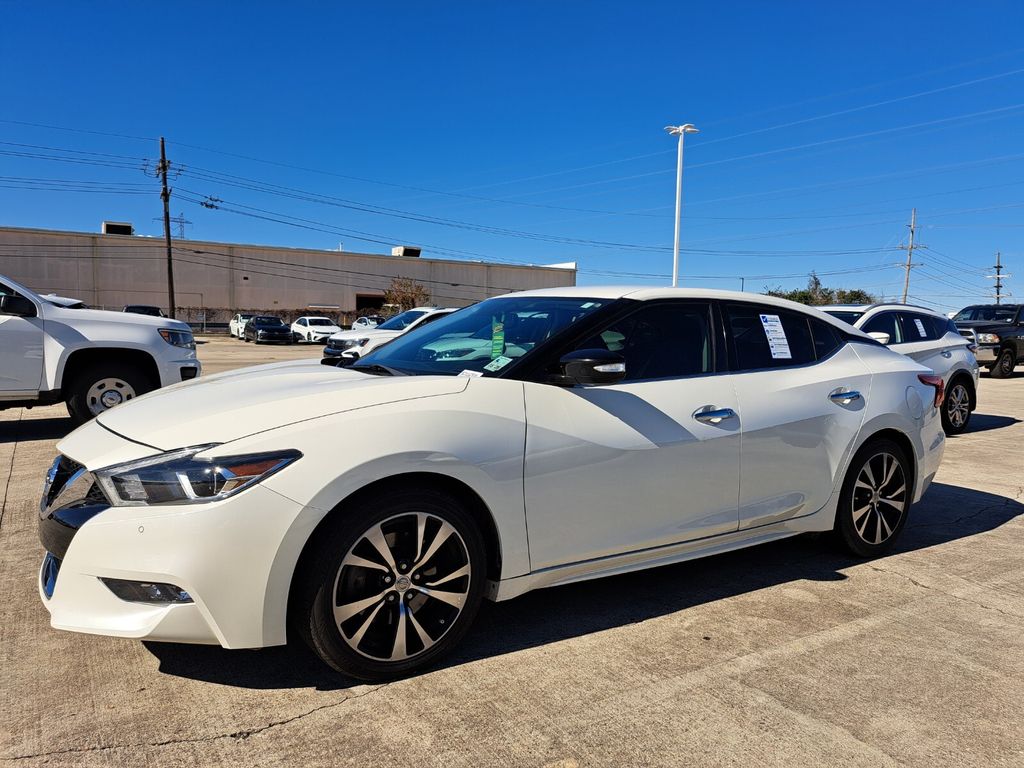 2018 Nissan Maxima SV's photo