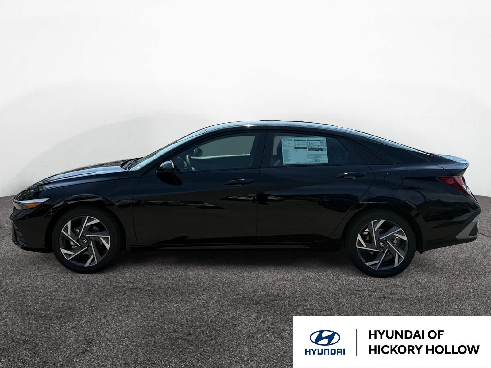 2025 Hyundai Elantra SEL Sport photo 2