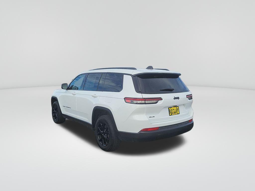 2024 Jeep Grand Cherokee Altitude photo 2
