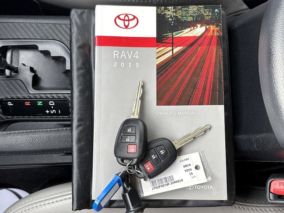 2015 Toyota RAV4 LE photo 26