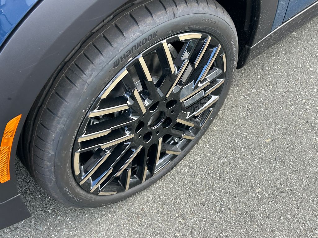 2026 Mini Cooper Hardtop 4 Door Signature photo 3