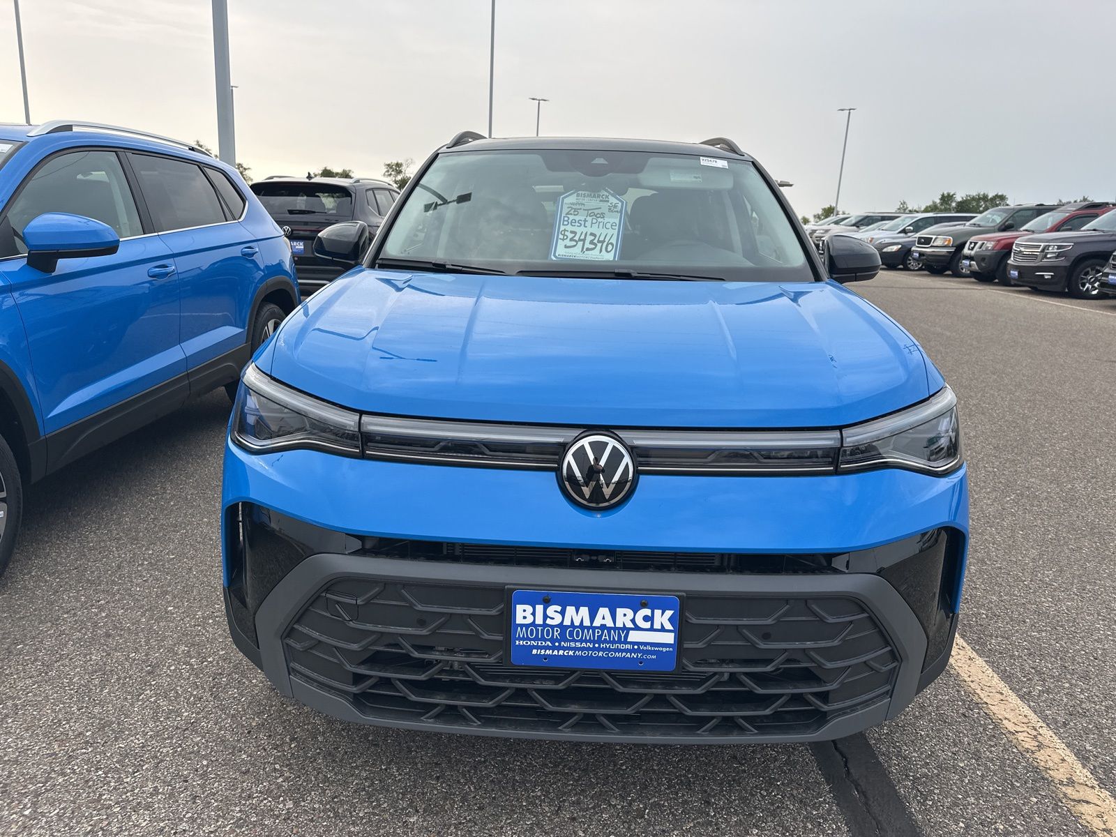 2025 Volkswagen Taos SE photo 2