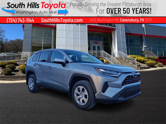 2025 Toyota RAV4 LE's photo