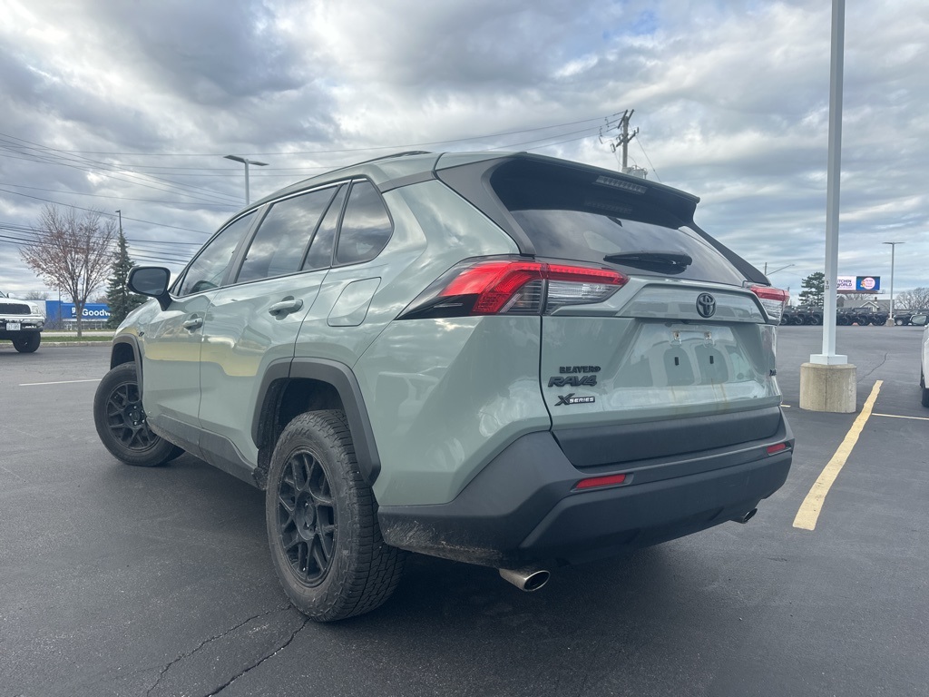 2022 Toyota RAV4 XLE photo 3