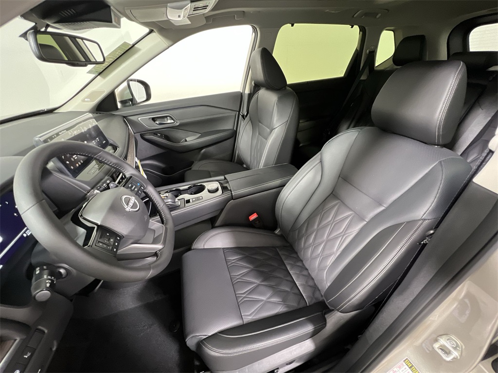 2026 Nissan Rogue Platinum photo 12