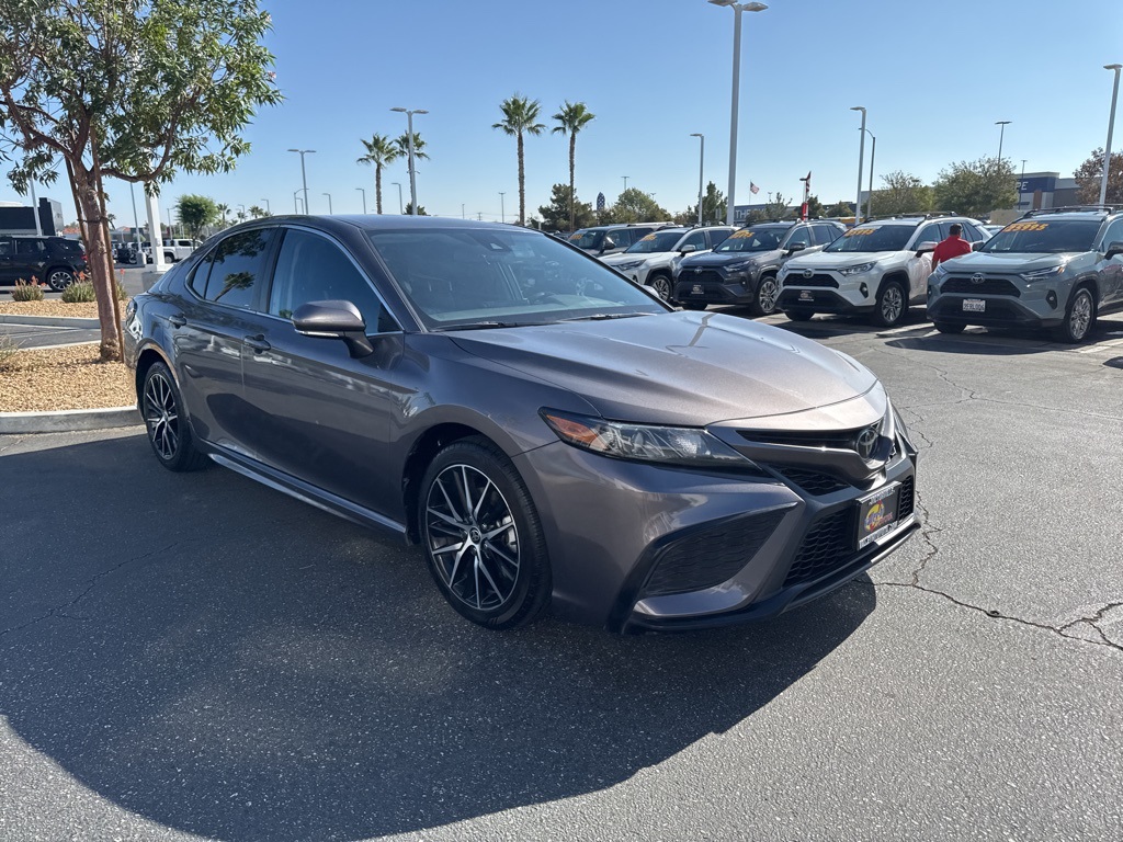 2022 Toyota Camry SE photo 4