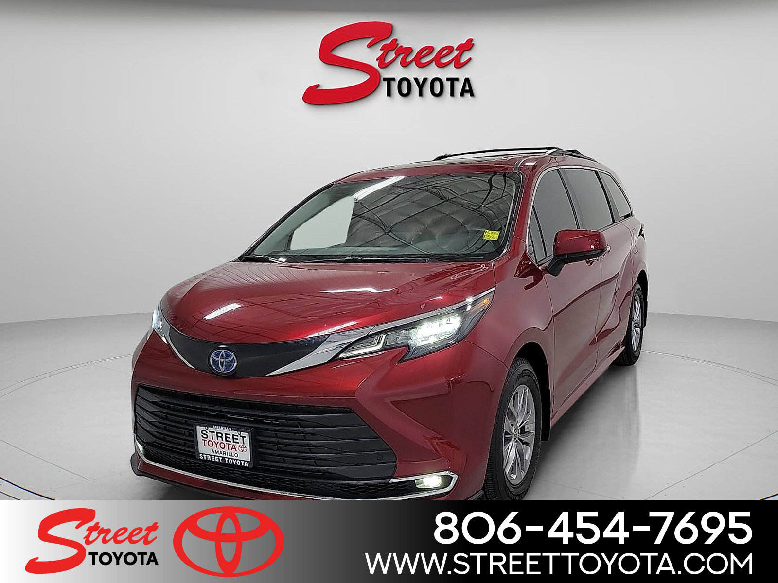 2024 Toyota Sienna XLE's photo