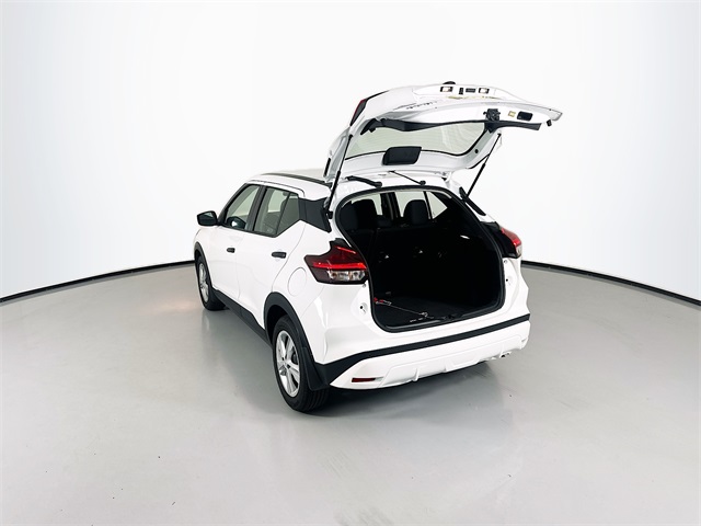2025 Nissan Kicks Play S photo 9