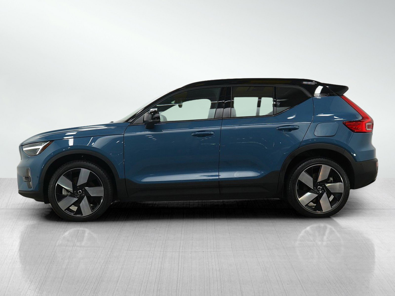 Used 2023 Volvo XC40 Ultimate with VIN YV4ED3UM3P2023731 for sale in Hopkins, Minnesota