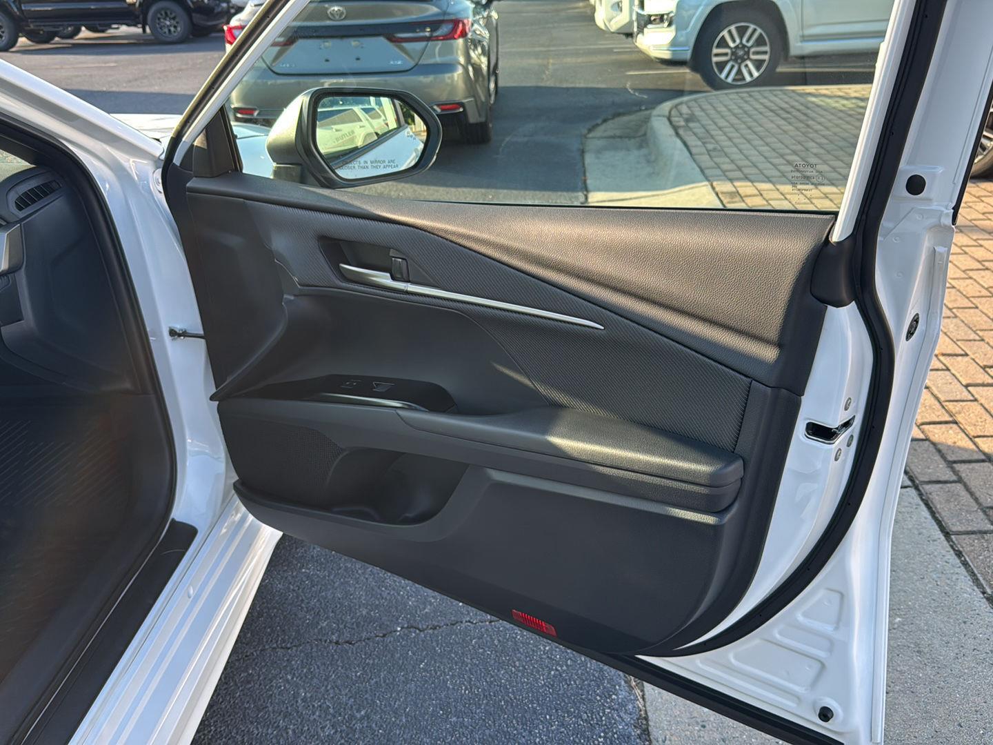2025 Toyota Camry SE photo 12