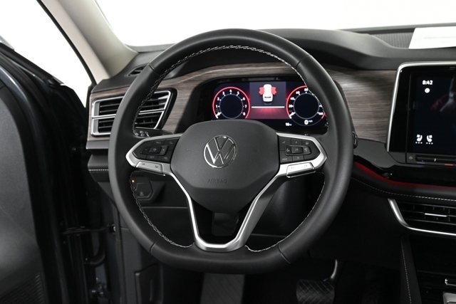 2025 Volkswagen Atlas SEL photo 6