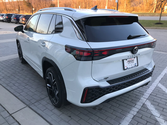 2026 Volkswagen Tiguan SEL R-Line photo 3