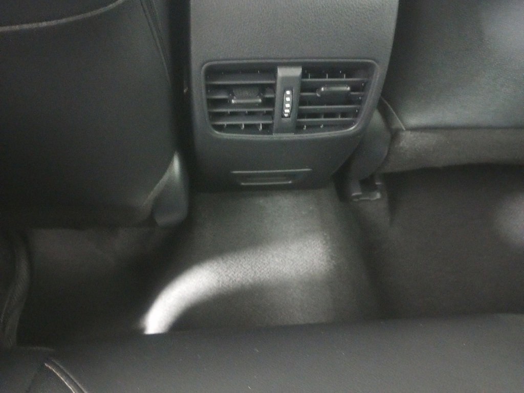 2023 Toyota Corolla Cross XLE photo 10