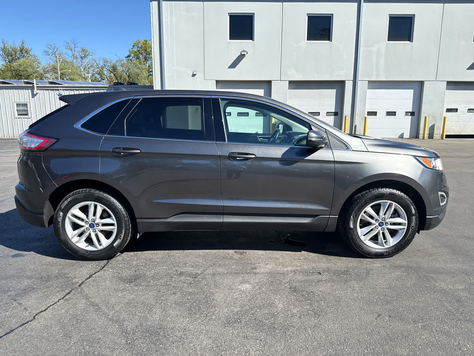 2018 Ford Edge SEL photo 2