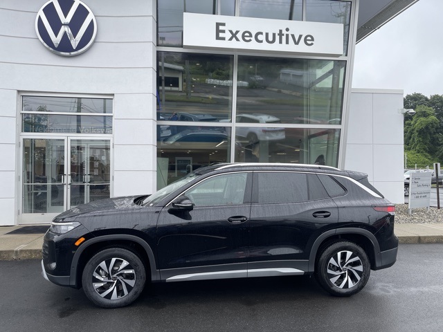 2025 Volkswagen Tiguan S photo 2