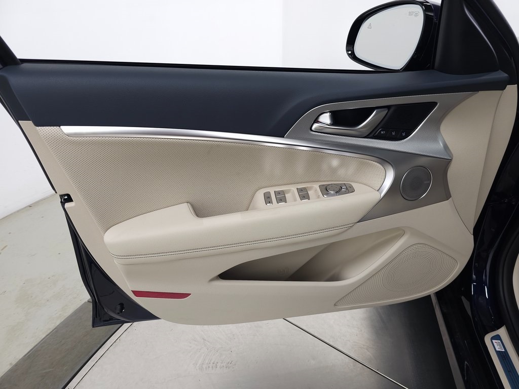 2026 Genesis G70 2.5T Prestige AWD photo 8