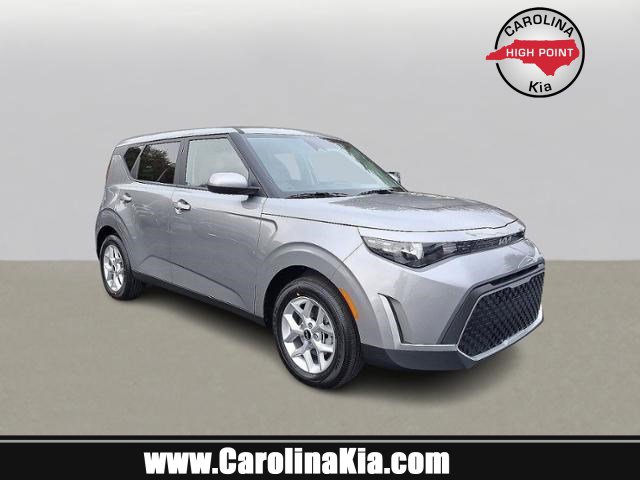 2025 Kia Soul LX's photo
