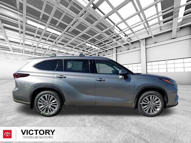 2025 Toyota Highlander Hybrid Platinum photo 2