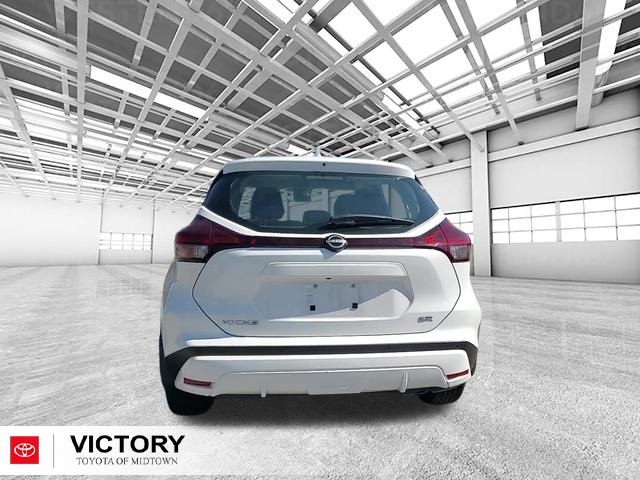 2024 Nissan Kicks SR photo 2