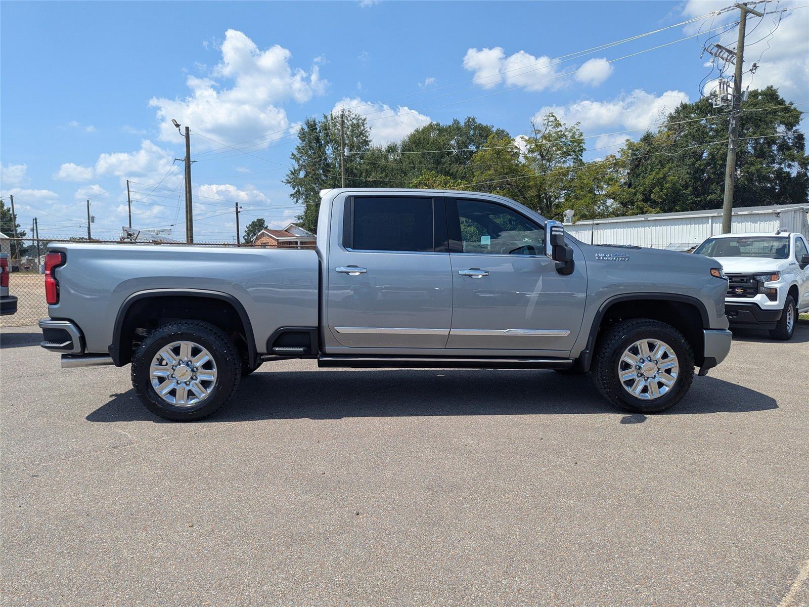 2025 Chevrolet Silverado 2500HD High Country photo 2