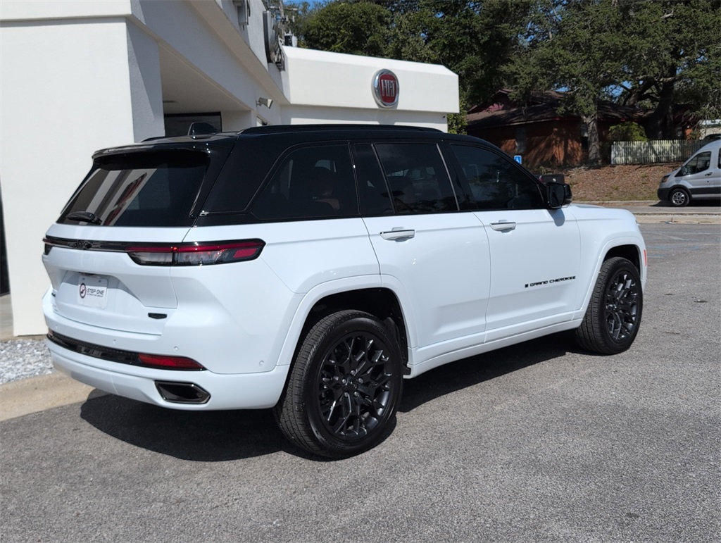 2025 Jeep Grand Cherokee Summit photo 2