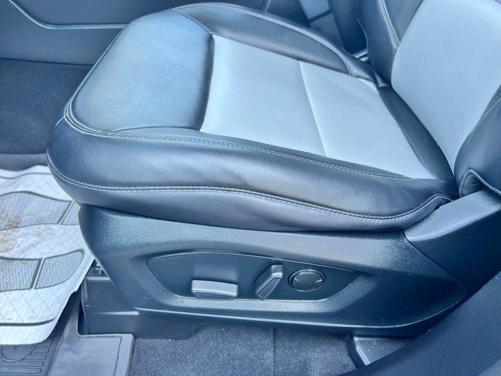 2022 Ford Explorer XLT photo 15